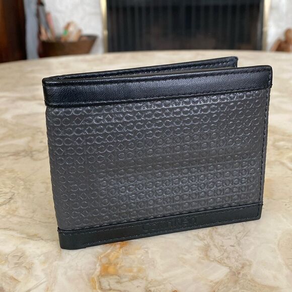NWOT Calvin Klein Leather Compact RFID Protection Bifold Wallet - Picture 1 of 9